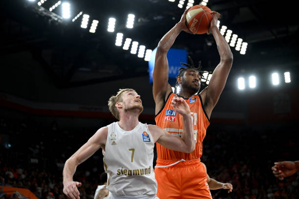 控球为基础 控球为基础