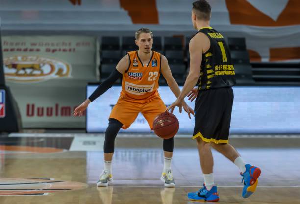 不应被任何 不应被任何